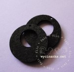 koła z wycięciem - zawieszki z czarnego filcu