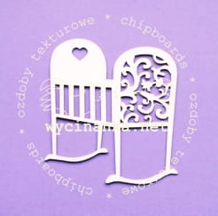 łóżeczko z ornamentem