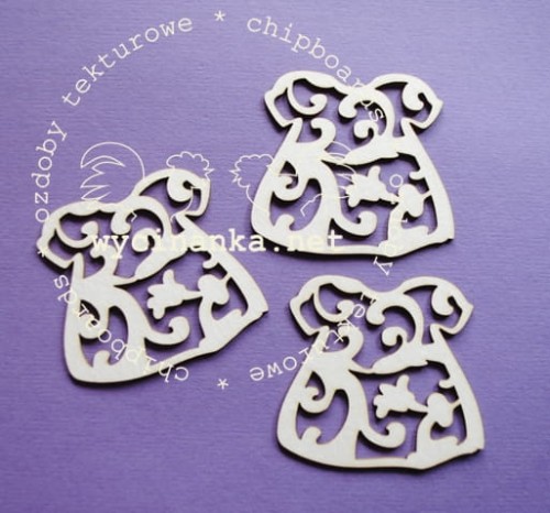 W zestawie znajdują się trzy jednakowe wycinanki.